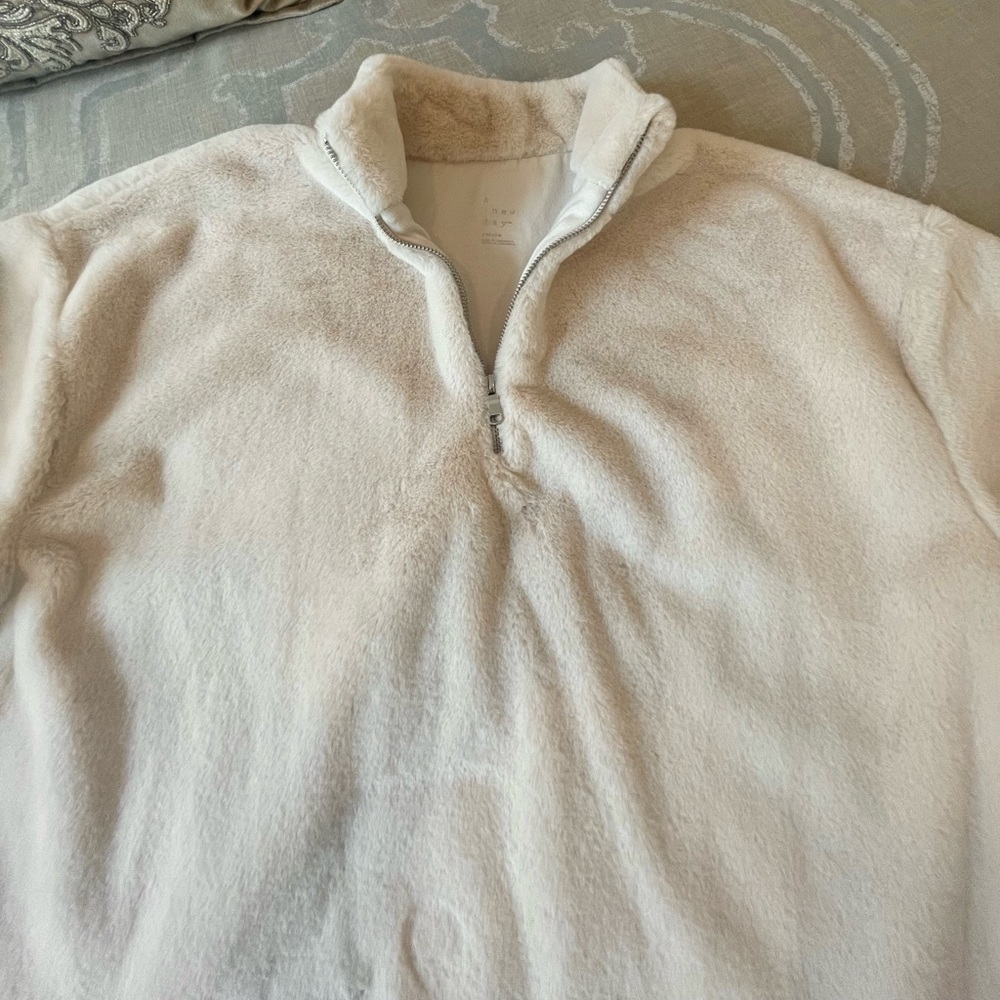 Women’s Cream Sweater, New without tags. Size M.